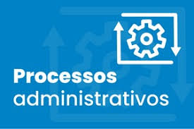 Fluxo visual de processos administrativos em escritório corporativo aberto